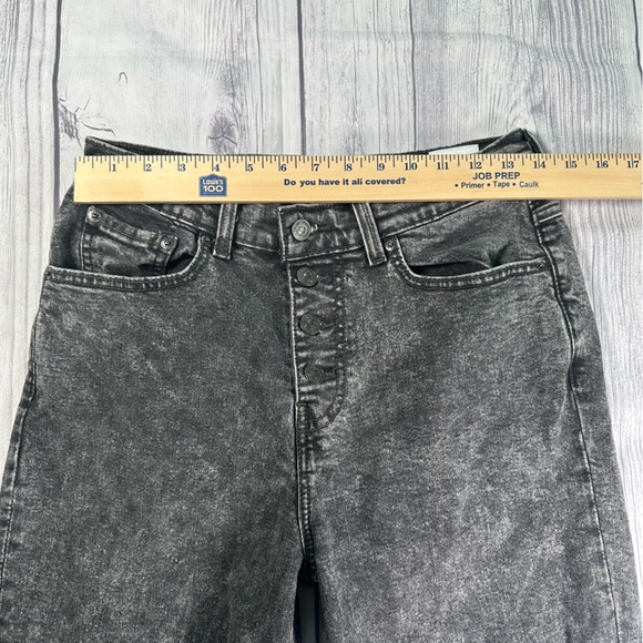 SOLD!! ๐ซ๐ซ LEVI'S VINTAGE INSPIRED EXPOSED BUTTON HIGH WAISTED MOM JEANS. SIZE 28 - Picture 5 of 10